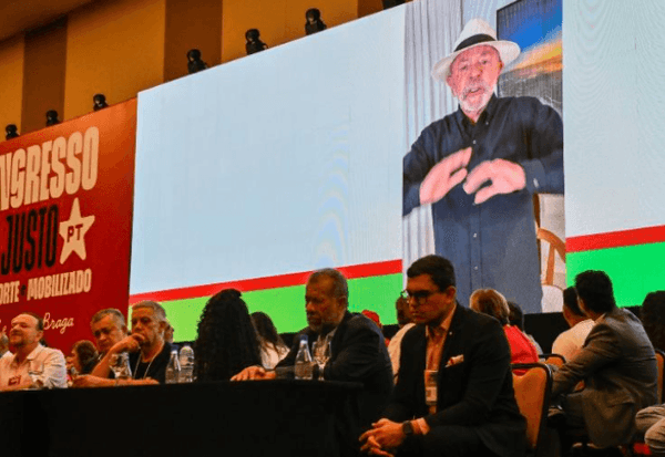 Imagem da notícia: PT recua e tira de Congresso temas que geram desgaste entre as Forças Armadas 