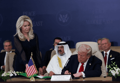 Trump e líderes mundiais assinam cessar-fogo para Gaza