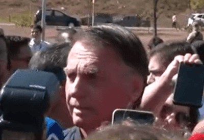 Bolsonaro diz que "nunca" pensou em sair do Brasil e chama operação da PF de "suprema humilhação"