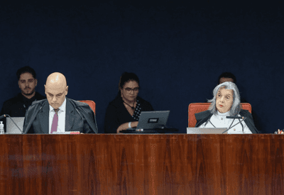 Em aparte, Moraes rebate Fux e exibe vídeo no qual Bolsonaro ataca ministros do STF