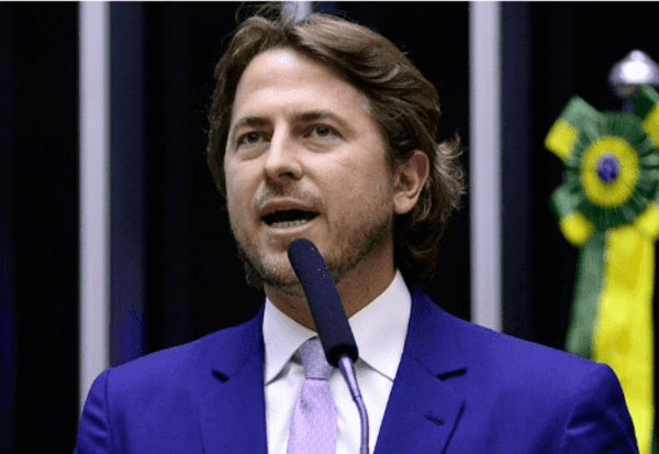 Imagem da notícia: Zeca Dirceu quer reverter pagamento de multa após TSE emitir certidão sobre cassação de Deltan