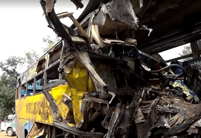 Acidente com ônibus mata 46 pessoas em Uganda