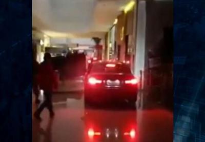 MP pode punir shopping de SP por fazer drive-thru de carros em corredor de lojas