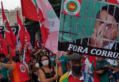Cidades brasileiras registram atos contra Bolsonaro neste sábado