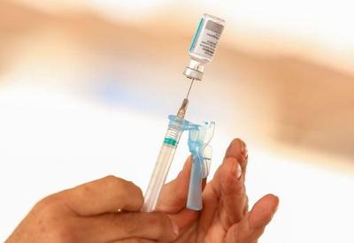 Cidades do RJ aplicam 4ª dose da vacina contra covid em imunossuprimidos