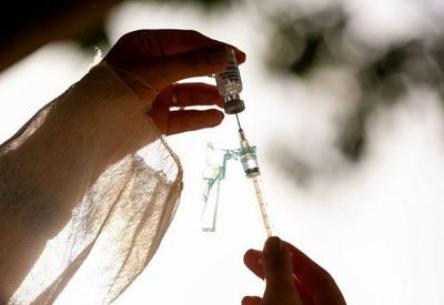 Covid: maioria das vacinas protege 80% contra óbitos em caso de reinfecção