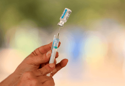 Reforço vacinal protegeu 97% dos profissionais de saúde contra covid