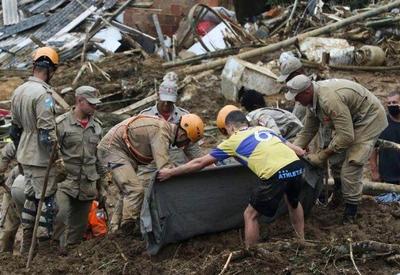 Bombeiros encontram corpo de possível vítima da chuva em Petrópolis