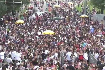 Mais de 180 blocos de pré-carnaval tomam as ruas de São Paulo