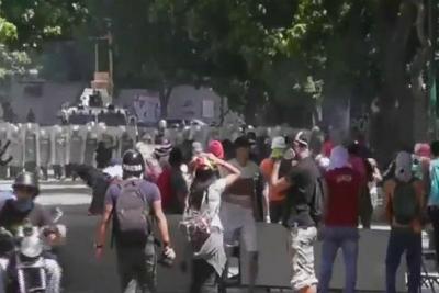 Manifestantes vão às ruas na Venezuela, contrariando o presidente 