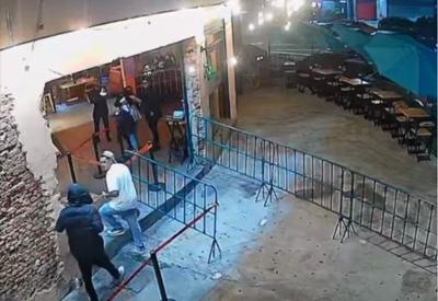 Vídeo: jovens são flagrados em bar antes de batida que matou motorista de aplicativo em Guarulhos