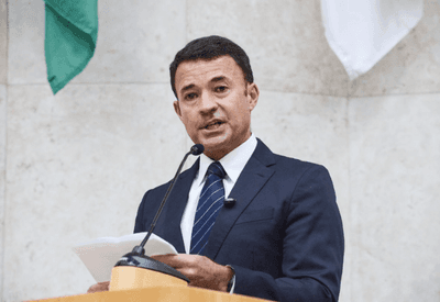 Mello Araújo celebra indicação ao Senado, mas lamenta que Eduardo Bolsonaro não possa disputar