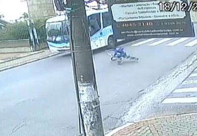 Menino de 7 anos morre em acidente entre ônibus e bicicleta