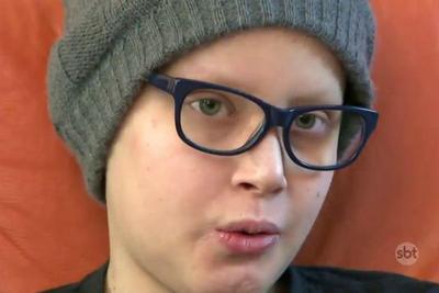 Menino de 12 anos busca doador de medula óssea para sobreviver a linfoma