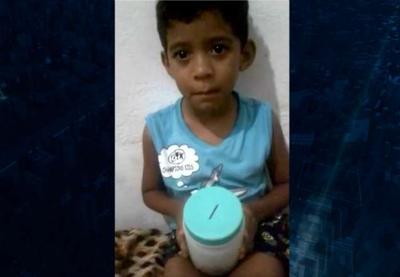 Menino desiste de brinquedo para comprar cadeira de rodas para avó