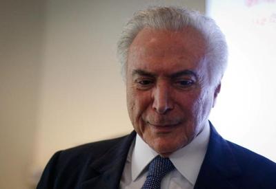 Temer orienta que Bolsonaro revogue perdão a Silveira, mas presidente nega