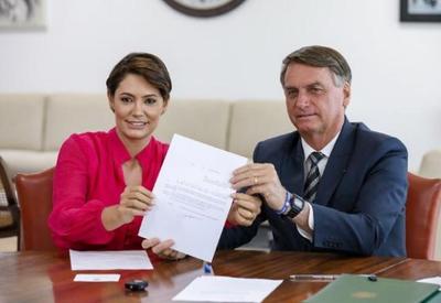 Governo quer avançar em denúncia de pedras preciosas dadas a Bolsonaro na CPMI