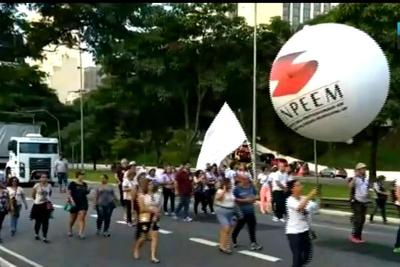 Milhares de professores voltam a protestar em São Paulo