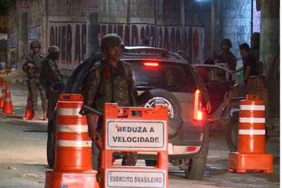 Militares realizam primeira grande operação no Rio desde intervenção