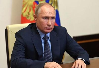 Militarização da Ucrânia não é "aceitável", diz Putin