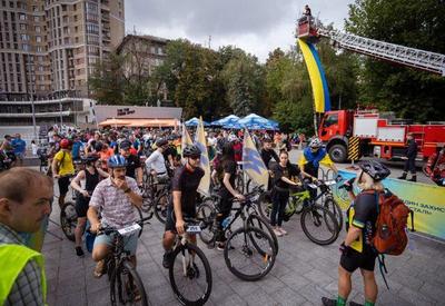 Por temor de novos ataques, Kiev proíbe aglomerações públicas