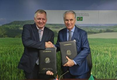 Brasil e Paraguai firmam acordo de ações conjuntas na área de saúde animal