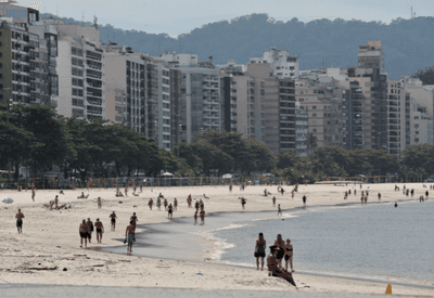 Turista americana é esfaqueada em tentativa de assalto em praia de Niterói (RJ)