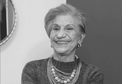Morre Coracy Arantes, influenciadora de 82 anos conhecida por resenha de maquiagens 