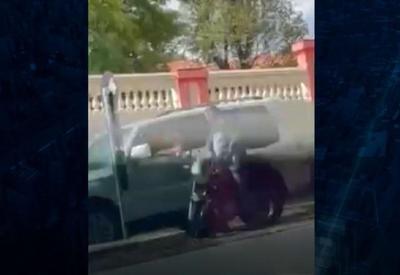 Pai e filho que atropelaram motoboy em briga de trânsito podem ser presos
