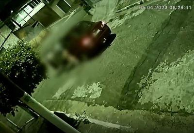 Vídeo: Homem nu tenta assediar mulher na zona leste de SP e é preso