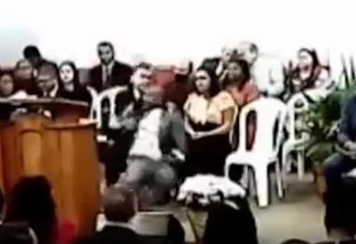 Vídeo: pastor morre após sofrer AVC durante culto