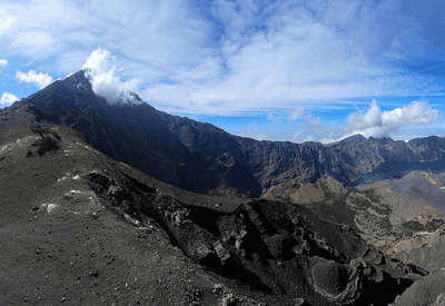 Alpinista sobrevive a queda no Monte Rinjani dias após morte de Juliana Marins