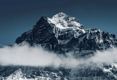 Nevasca prende 1.000 pessoas no Monte Everest; Nepal registra ao menos 47 mortes por enchentes