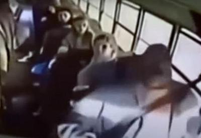 Motorista de ônibus escolar sofre infarto enquanto dirige