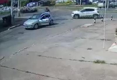 Vídeo: motorista tenta atropelar homens em briga de trânsito no DF