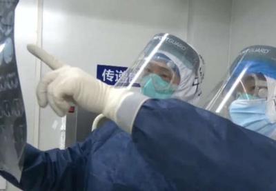 Mudança no diagnóstico da COVID-19 faz número de casos disparar na China