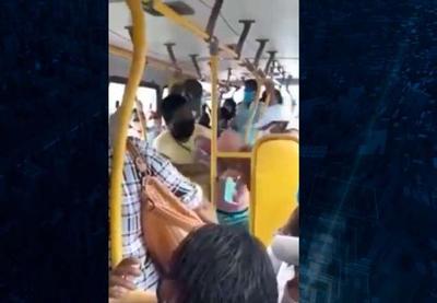 Mulher é agredida e expulsa de ônibus em Salvador por estar sem máscara
