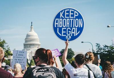 Veja reações à decisão da Suprema Corte dos EUA de revogar aborto legal
