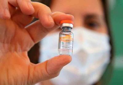 Manaus: prefeito proíbe divulgação de vacinação nas redes sociais