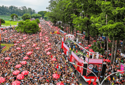 Saiba como aproveitar o Carnaval sem descuidar da hidratação no calor intenso  