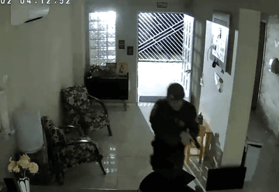Dupla invade clínica na Lapa (SP), foge da polícia, volta para roubar e é presa na segunda vez