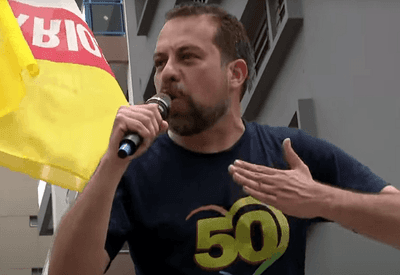 Boulos faz caminhada na Avenida Paulista no último dia de campanha