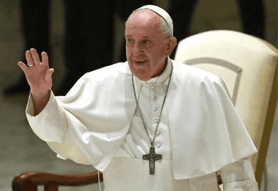 Papa apresenta melhora gradual e leve, afirma novo boletim médico