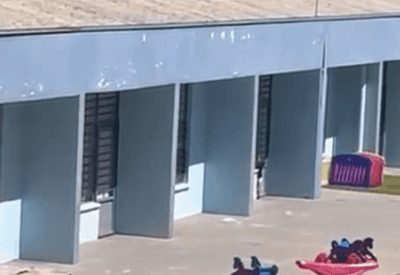 Vídeo: Criança de 2 anos é esquecida do lado de fora de creche sob sol forte e se desespera