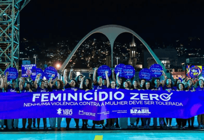 Desfile das Campeãs no Rio vira palco para bloco Feminicídio Zero