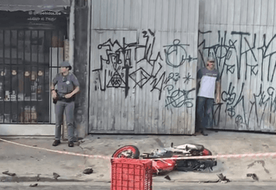 Motoqueiro morre após atropelar meninas na faixa de pedestres em São Bernardo do Campo (SP)