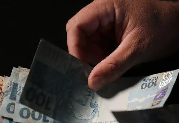 Imagem da notícia: Governo quer lançar programa de renegociação de dívidas no 1º de maio; bancos preveem implementação gradual