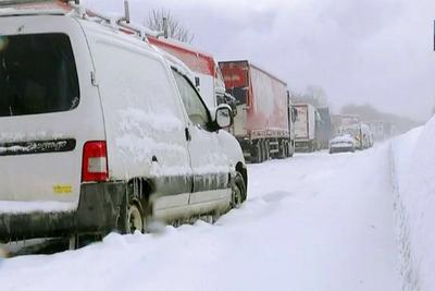 Na Europa, mau tempo está afetando os sistemas de transportes