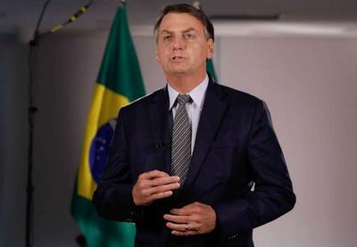 "Não é isso tudo que a grande mídia fala", diz Bolsonaro sobre coronavírus