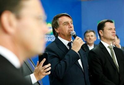 Em embate direto, Bolsonaro e Moraes voltam a criticar e defender urnas